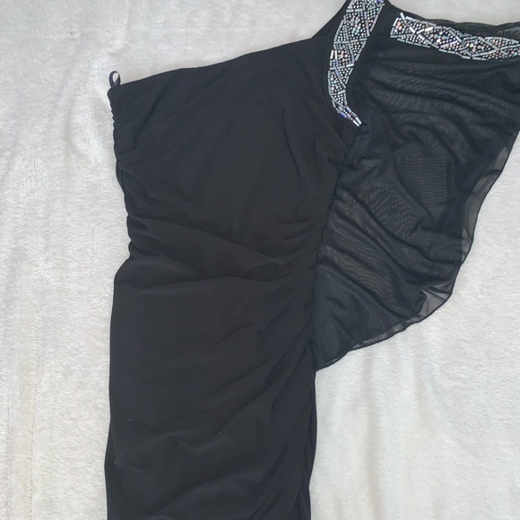 Black One shoulder dress - Picture 2 of 3